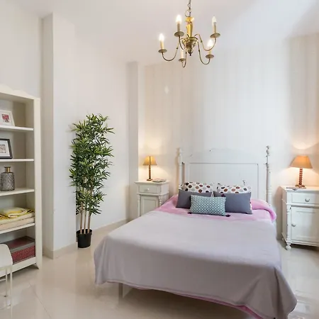 With 3 Bedrooms In Granada, With Wonderful View, Balcon Apartment Granada