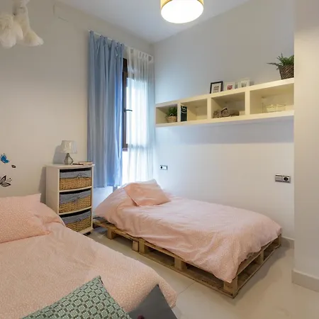 With 3 Bedrooms In Granada, With Wonderful View, Balcon Apartment